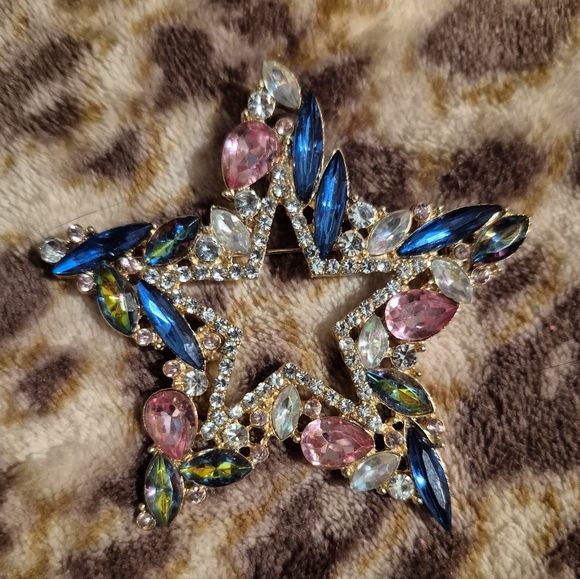 Jeweled Star Brooch 2 Pack New! - Picture 7 of 11